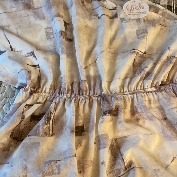 Lavender and cream 1/2 shoulder blouse L NWT - Picture 2 of 3